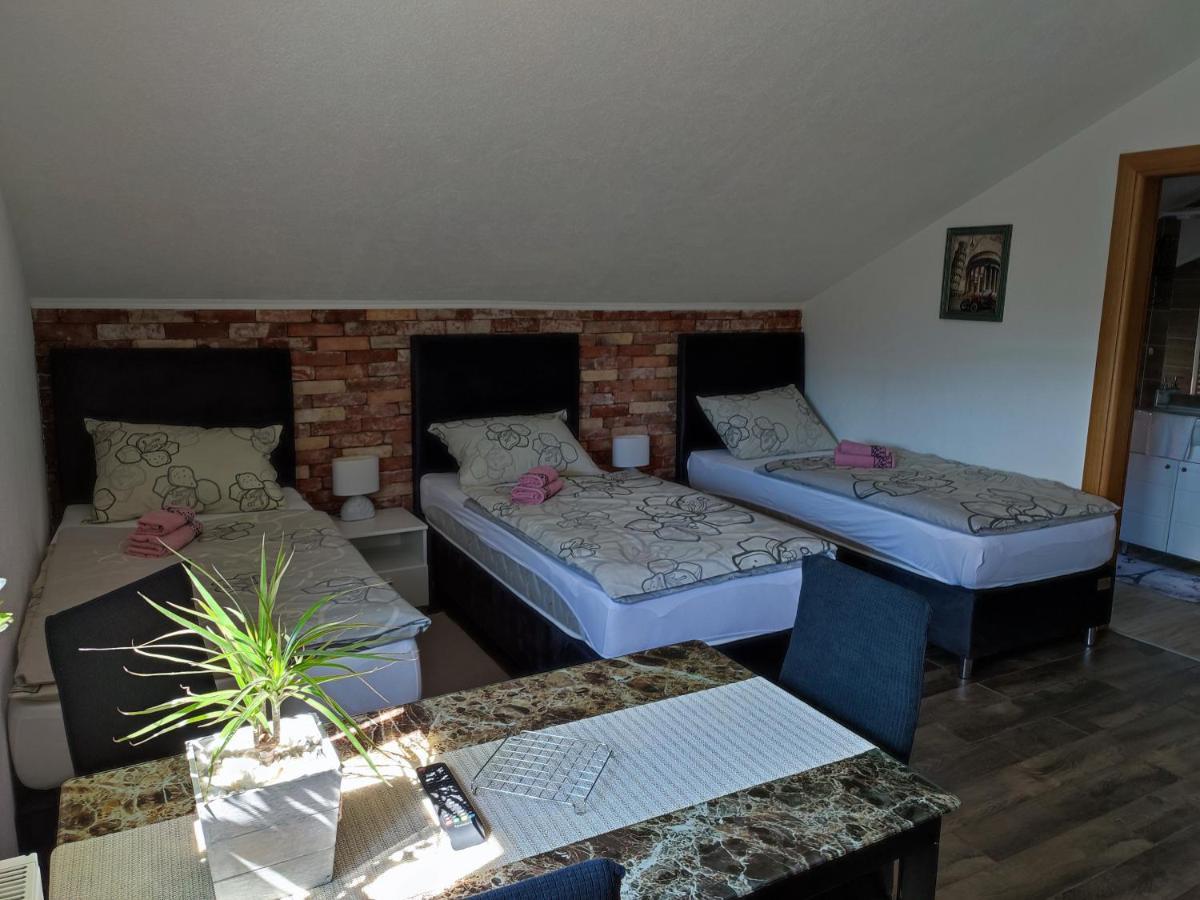 Apartman Toni Gračac Exteriér fotografie