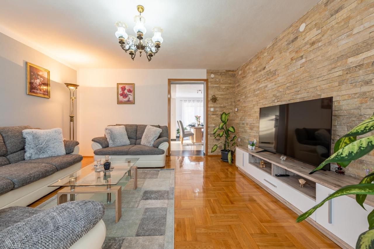 Apartman Toni Gračac Exteriér fotografie