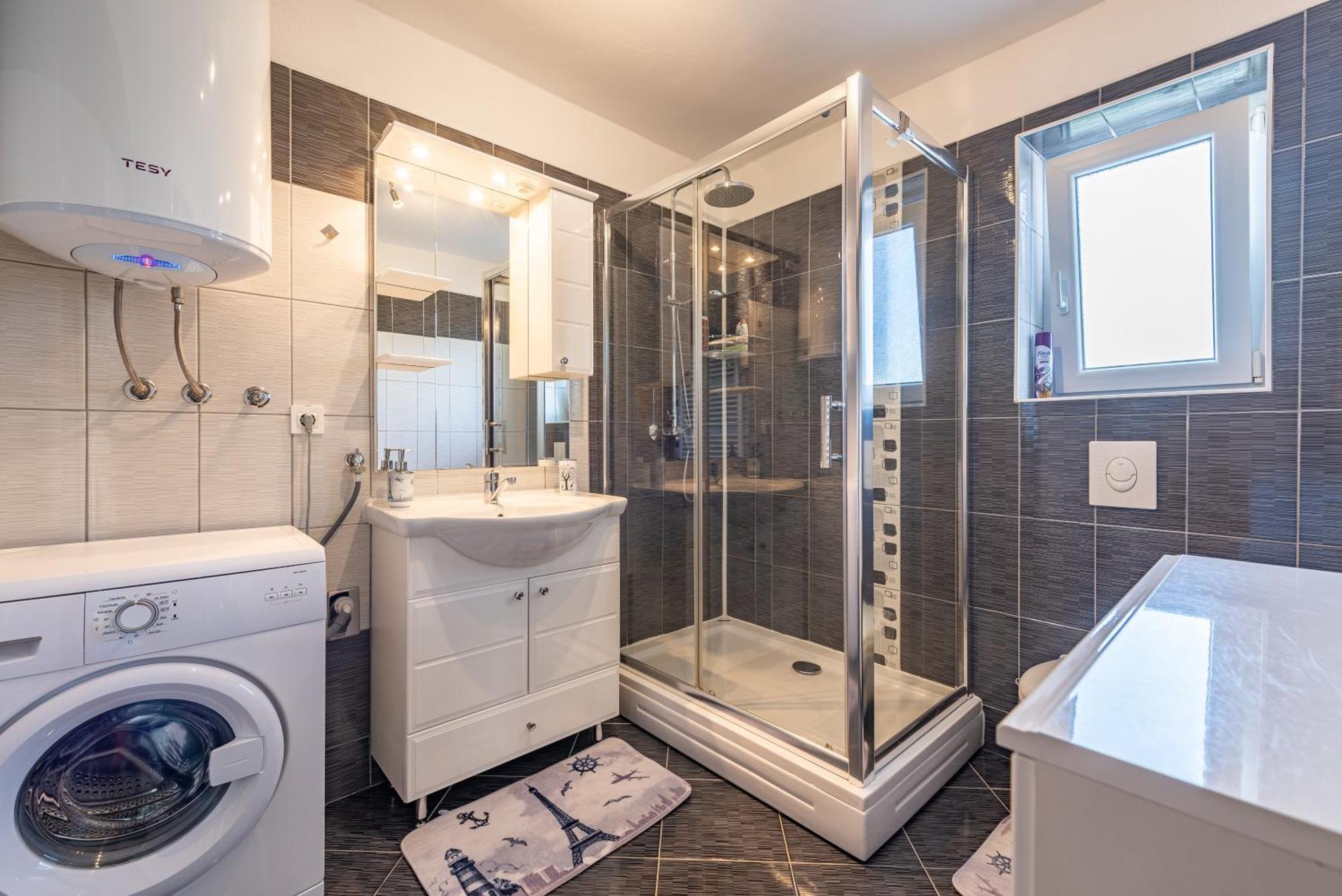 Apartman Toni Gračac Exteriér fotografie
