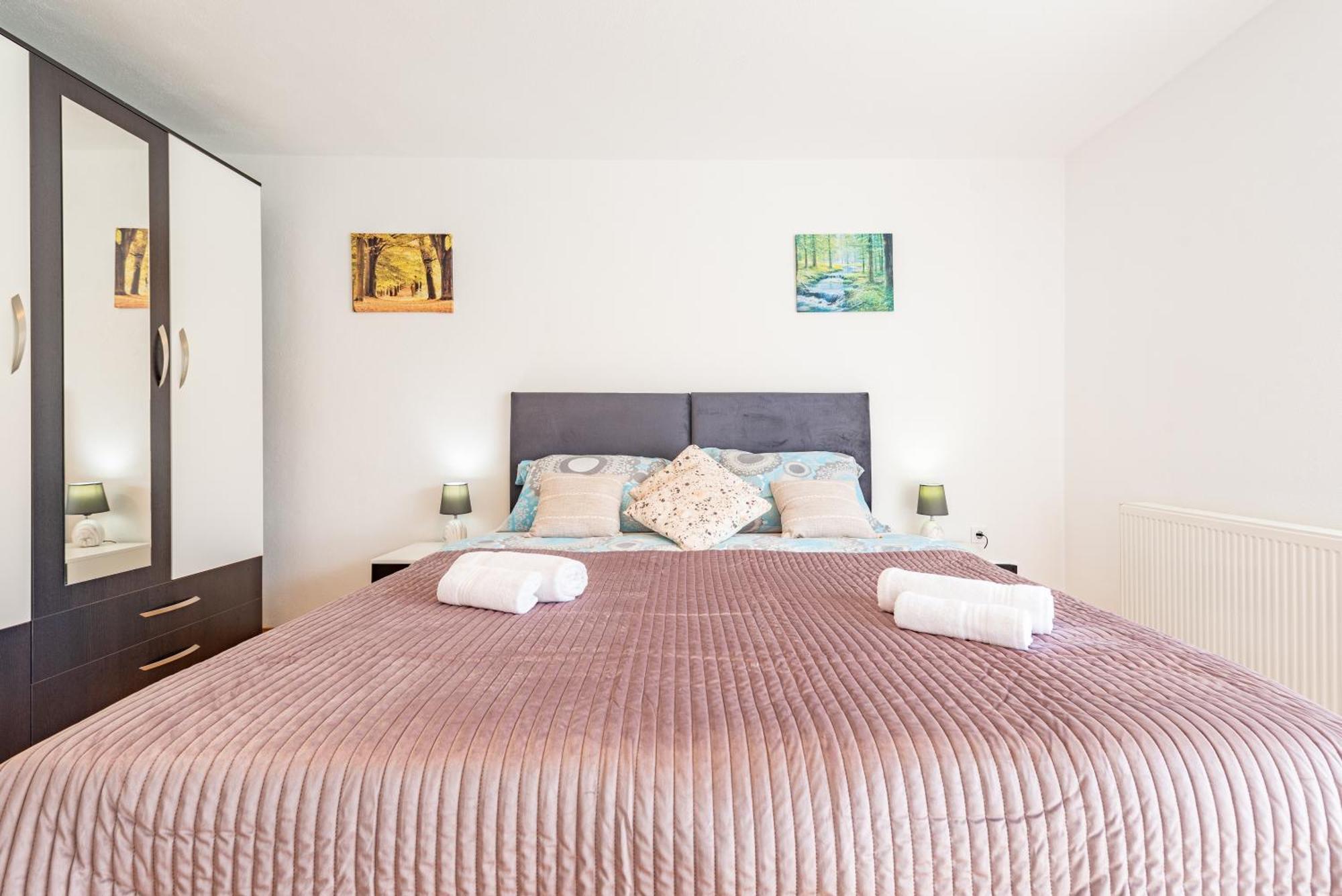 Apartman Toni Gračac Exteriér fotografie