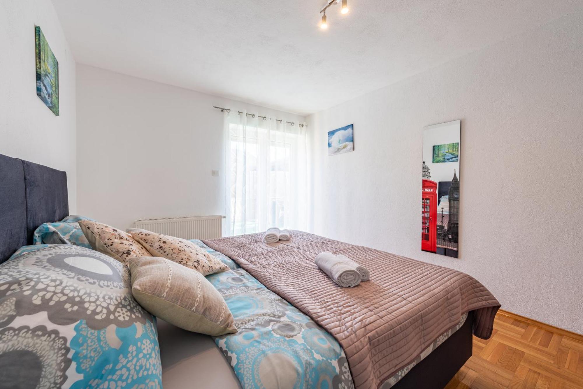 Apartman Toni Gračac Exteriér fotografie